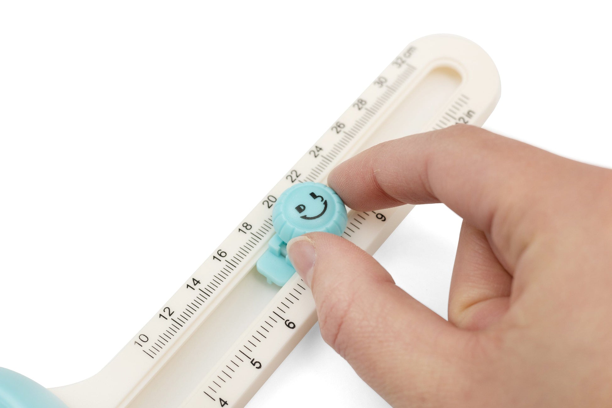 American Crafts Cutting Tools We R Makers Circle Cutter