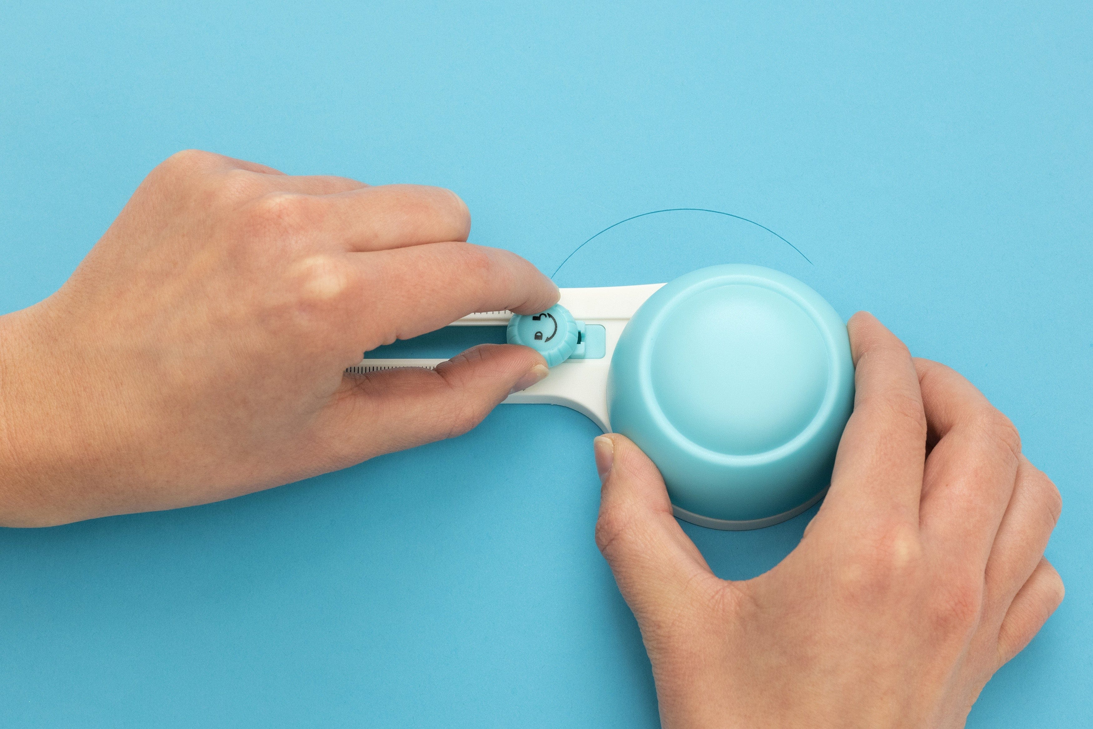 American Crafts Cutting Tools We R Makers Circle Cutter