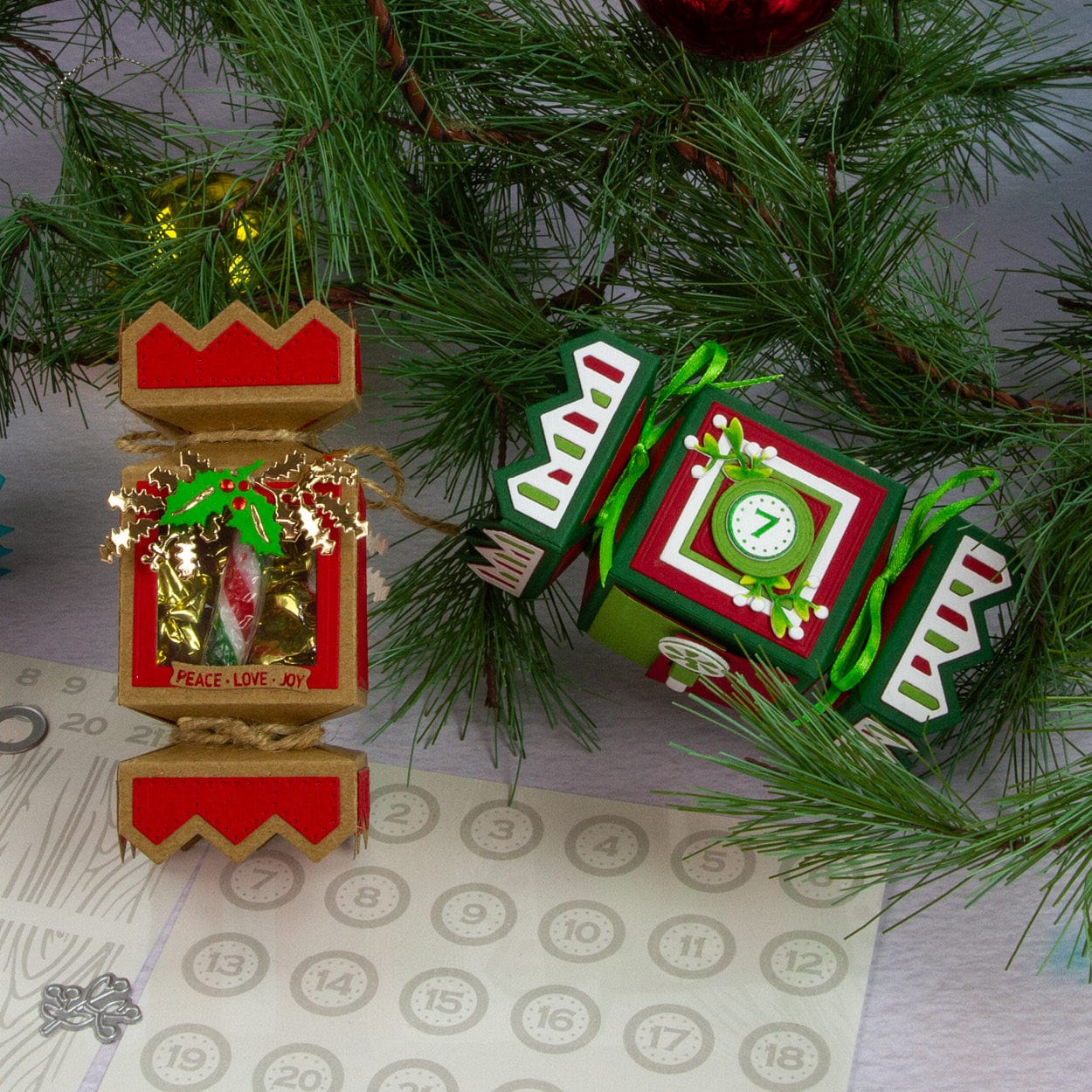 Tonic Studios Die Cutting Advent Cracker Box Die Set - 5907e