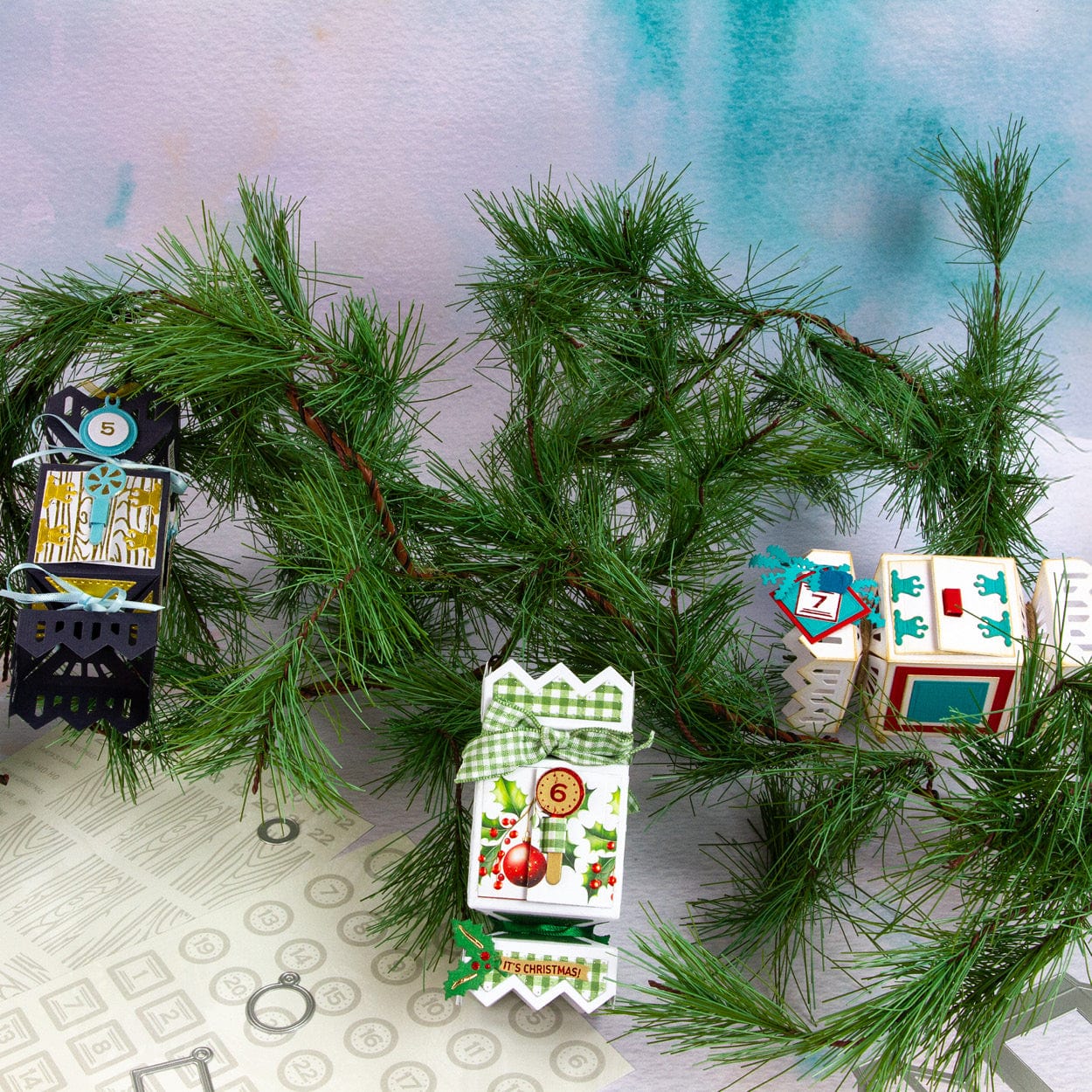 Tonic Studios Die Cutting Advent Cracker Box Die Set - 5907e