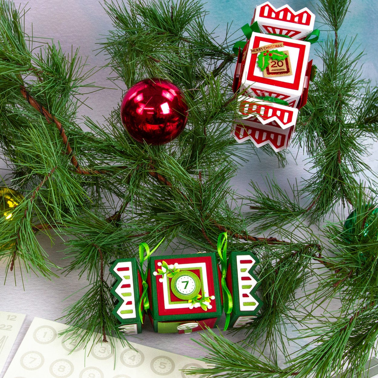 Tonic Studios Die Cutting Advent Cracker Box Die Set - 5907e