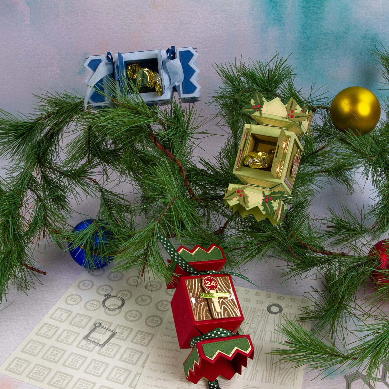 Tonic Studios Die Cutting Advent Cracker Box Die Set - 5907e