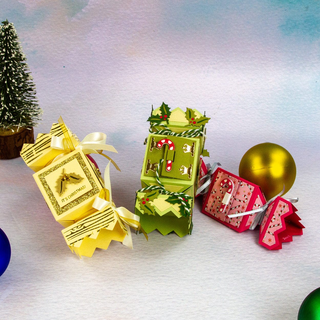 Tonic Studios Die Cutting Advent Cracker Box Die Set - 5907e