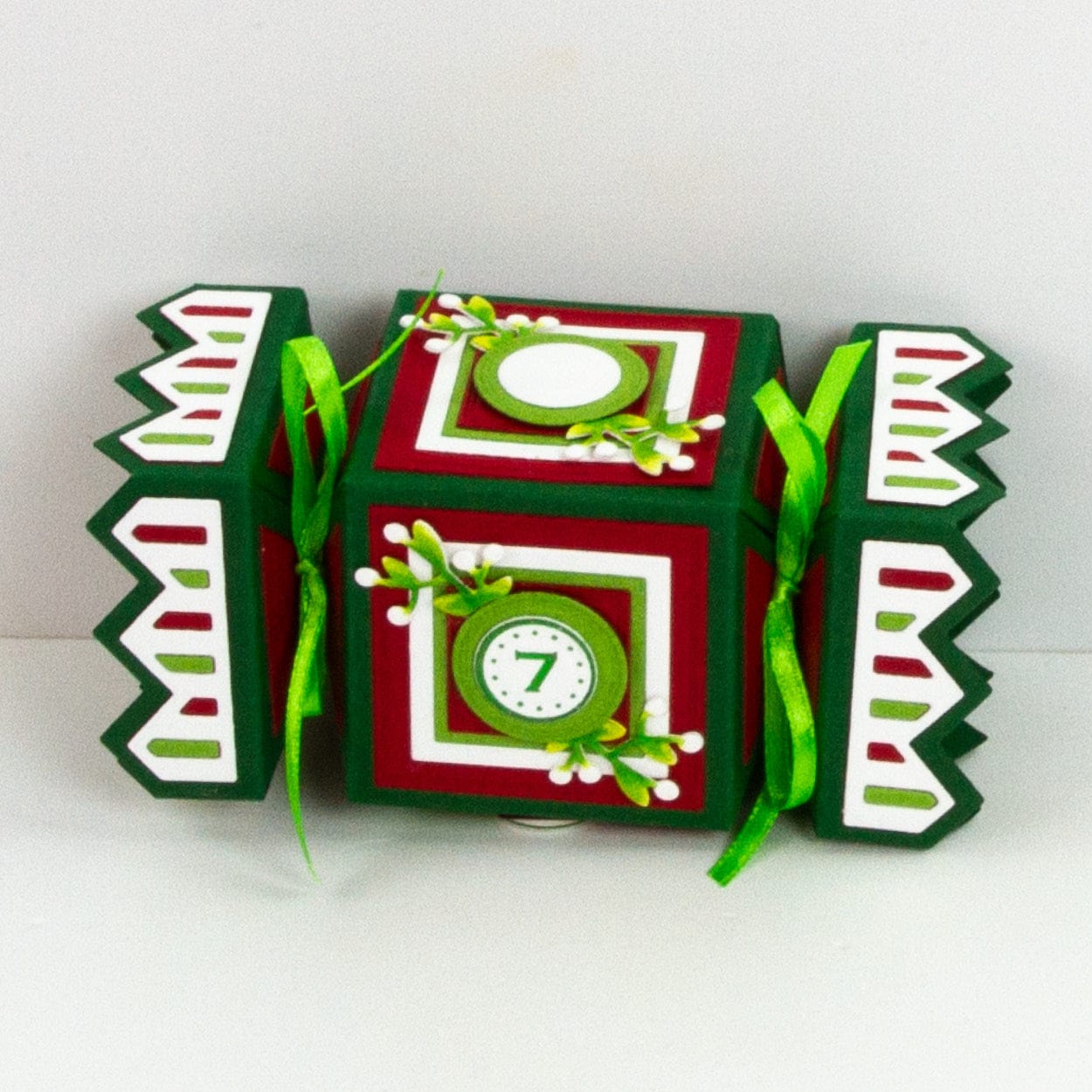 Tonic Studios Die Cutting Advent Cracker Box Die Set - 5907e