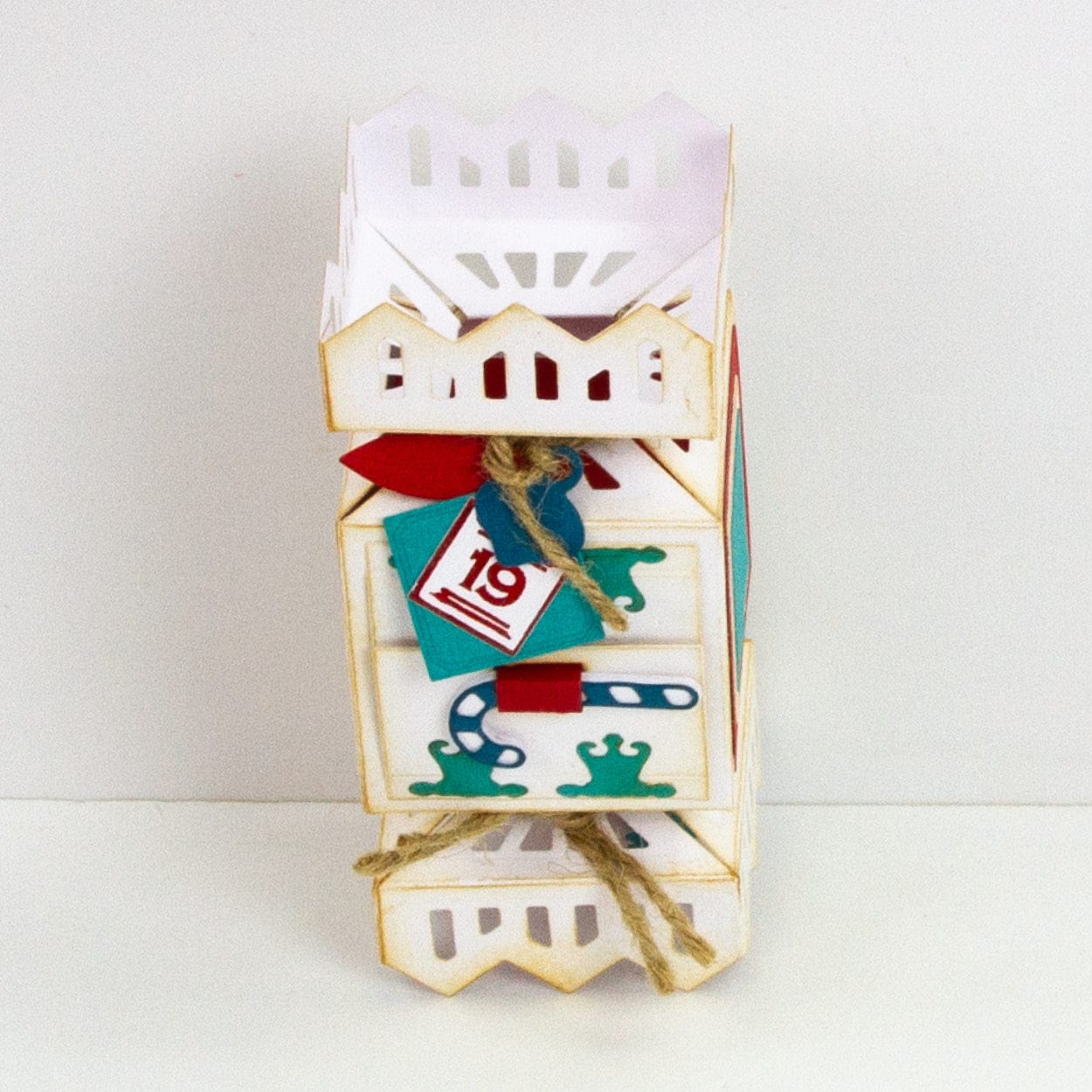 Tonic Studios Die Cutting Advent Cracker Box Die Set - 5907e