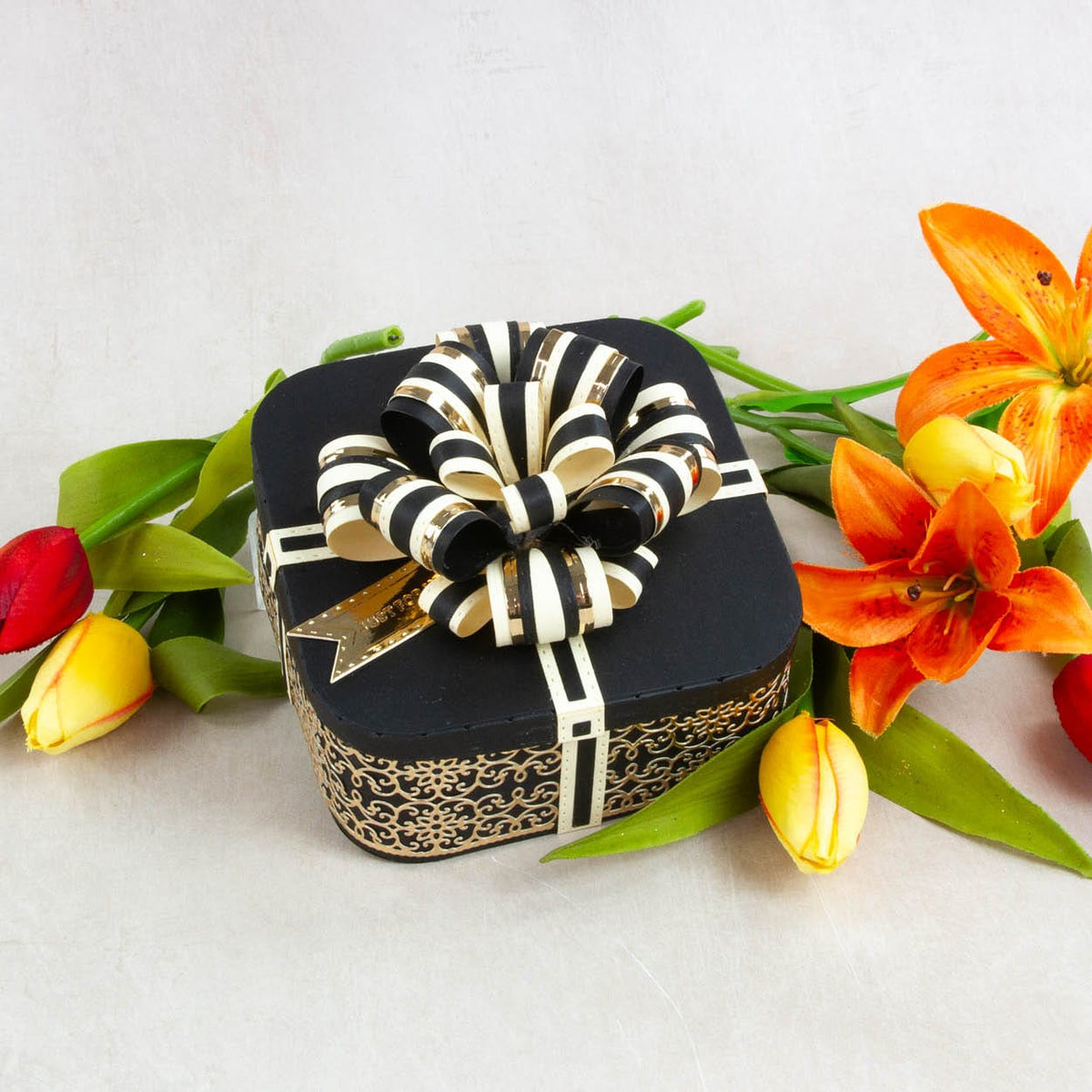 Tonic Studios Die Cutting Chapeau Box - Create & Make Die Set - CREATE17
