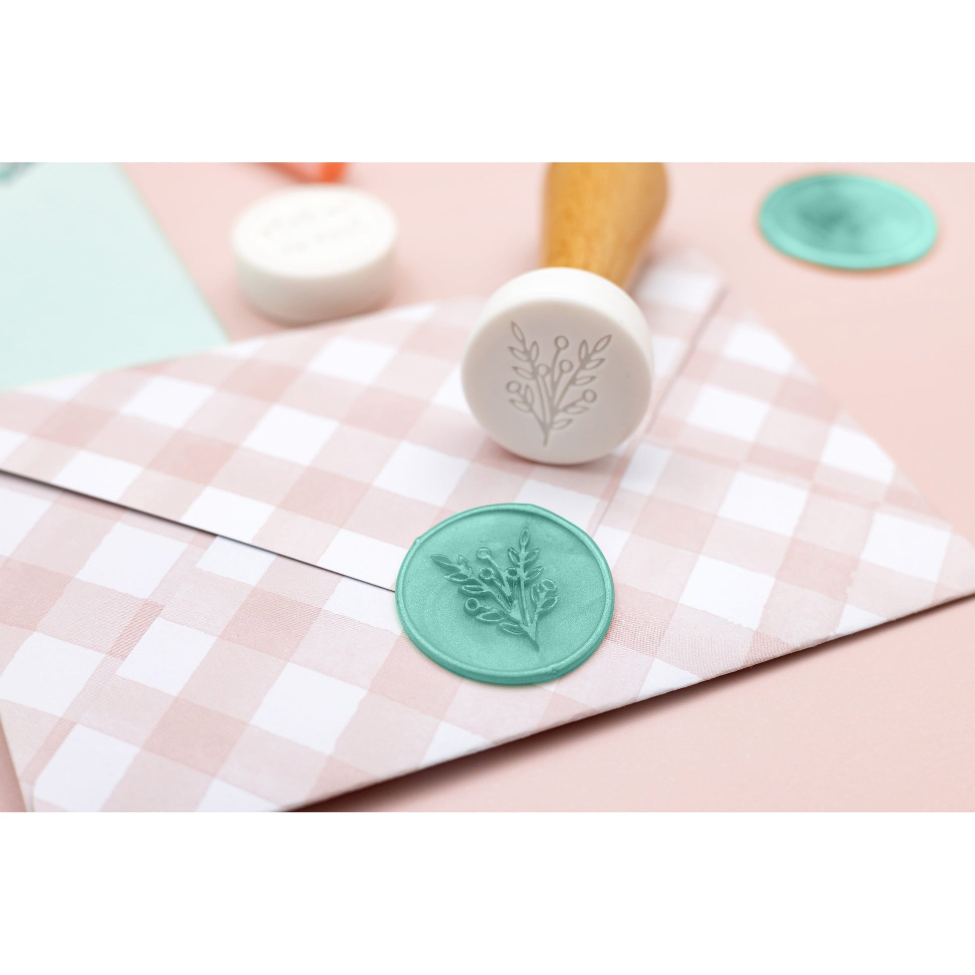 We R Makers Adhesives We R Makers – Envelope Seal Kit