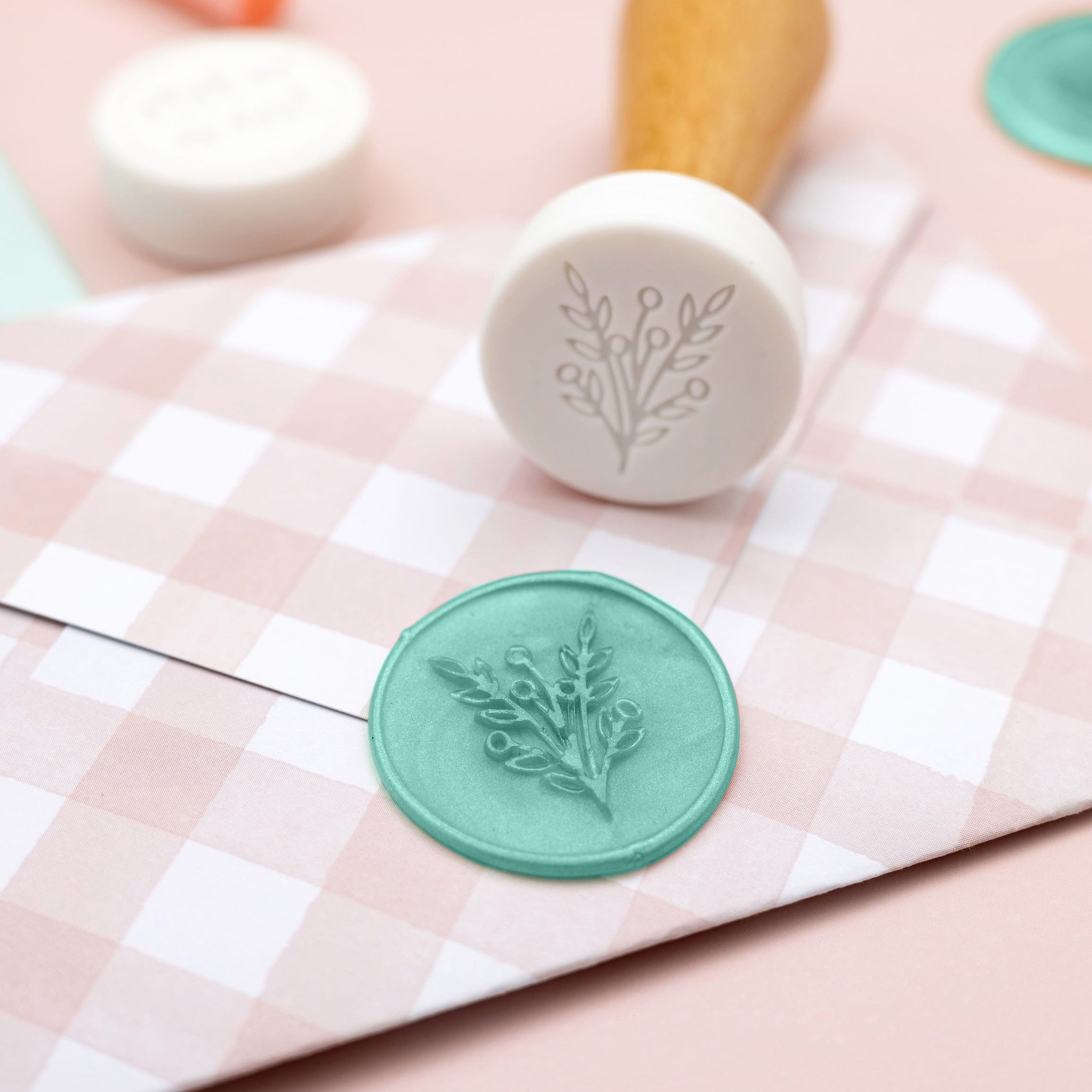 We R Makers Adhesives We R Makers – Envelope Seal Kit