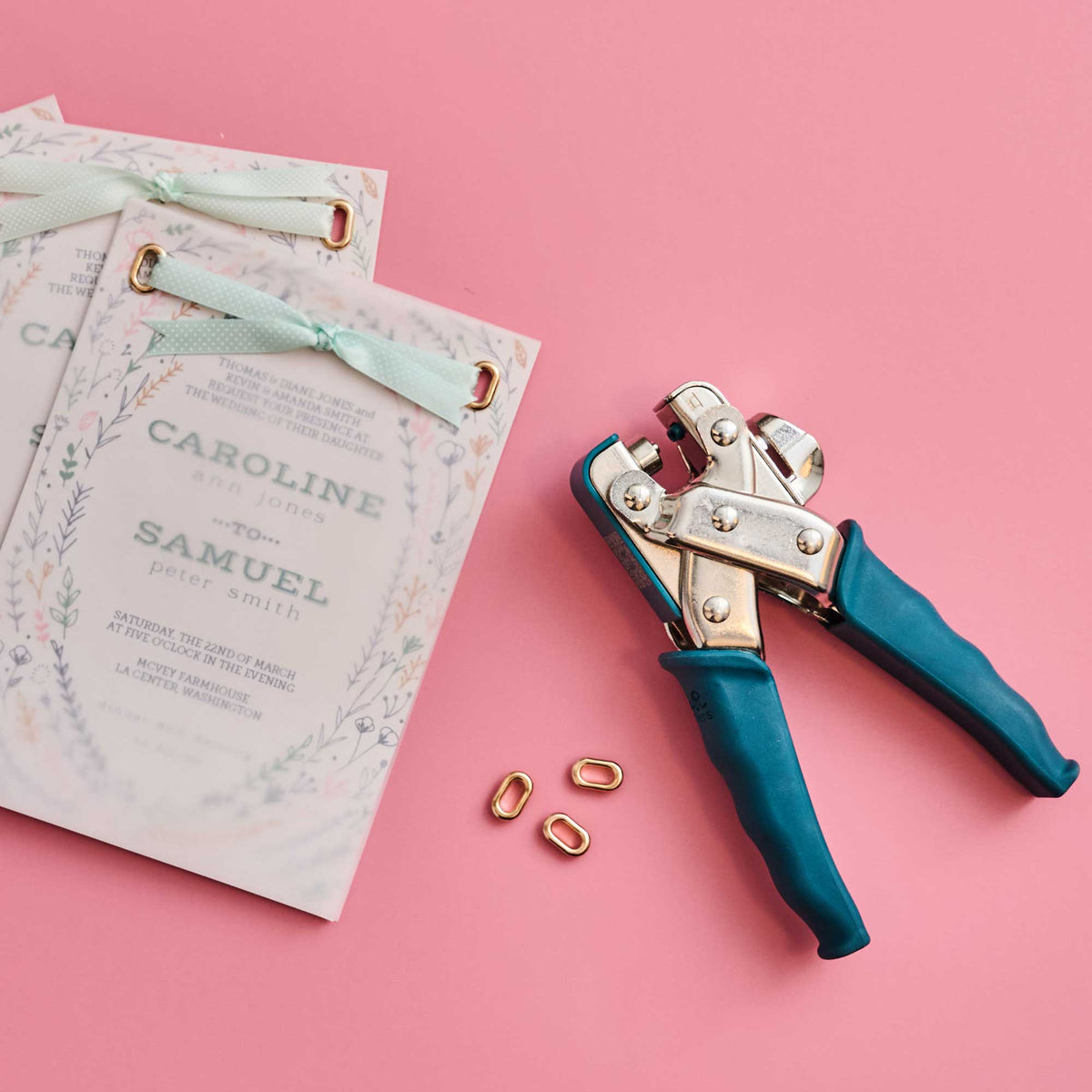 We R Makers Crop-A-Dile We R Makers Crop-A-Dile - Hole Punch & Eyelet Setter - Oval